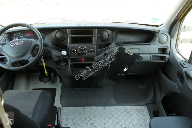Лекотоварен автомобил Iveco Daily 35 S11 C30C...