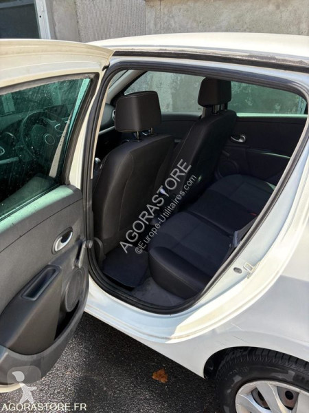 عربة نفعية Renault CLIO