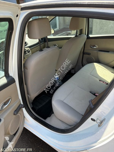 عربة نفعية Renault CLIO