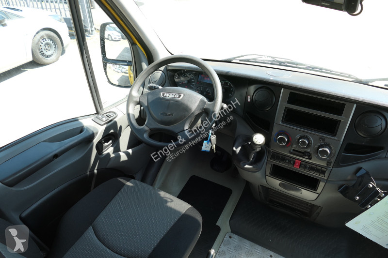 Véhicule utilitaire Iveco Daily 35 S11 C30C...