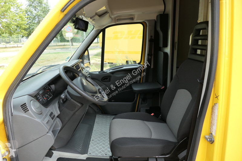 Véhicule utilitaire Iveco Daily 35 S11 C30C...