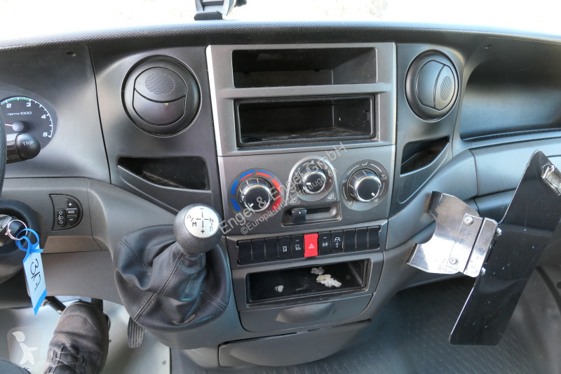 Véhicule utilitaire Iveco Daily 35 S11 C30C...