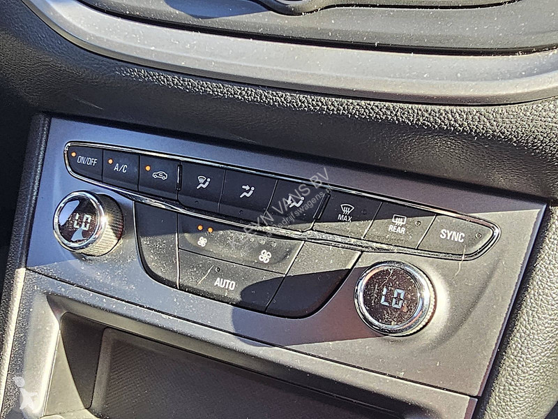 Furgoneta Opel 1.2 Sports Tourer Execut