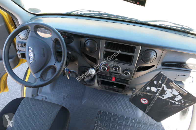 Véhicule utilitaire Iveco Daily 35 S11 C30C...