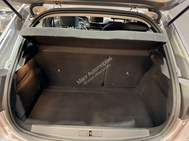 Samochód dostawczy Peugeot 208