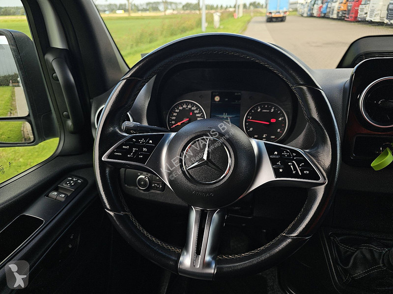 Nyttofordon Mercedes 311 L2H2 MBUX10 RWD