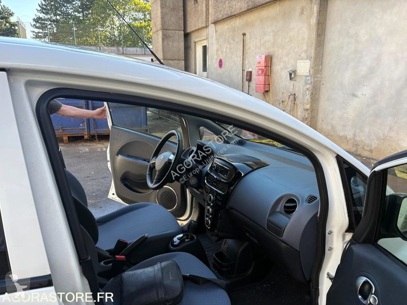 عربة نفعية Peugeot ION