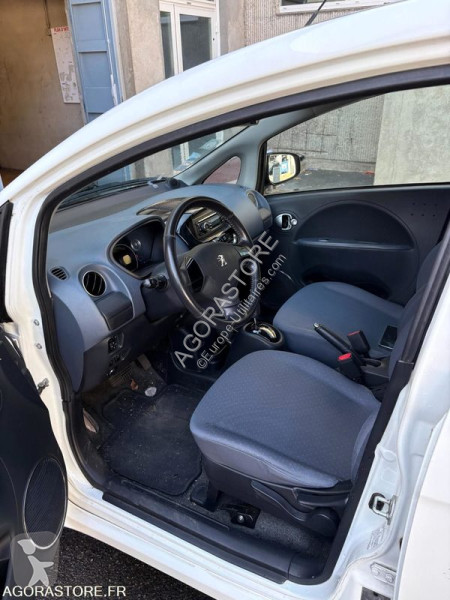 عربة نفعية Peugeot ION