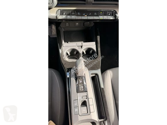 عربة نفعية Toyota PRIUS