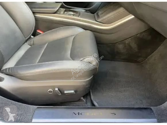 Véhicule utilitaire Tesla MODEL S