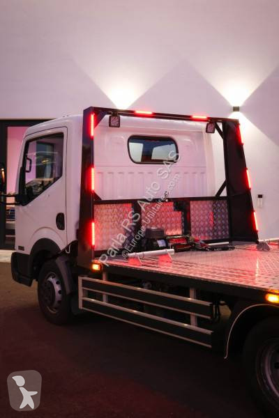 Véhicule utilitaire Nissan