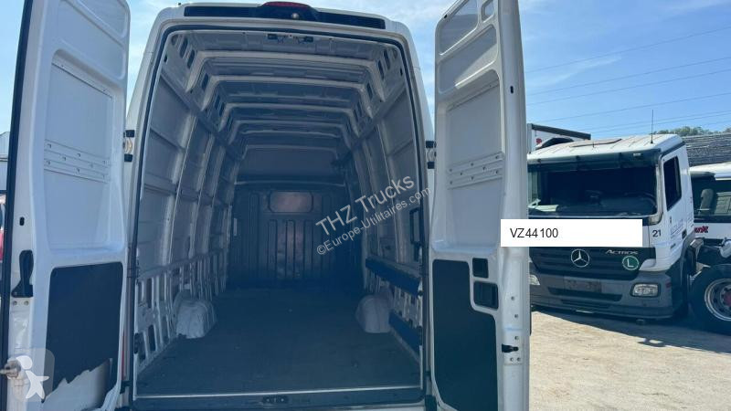 Samochód dostawczy Iveco 35S18 a