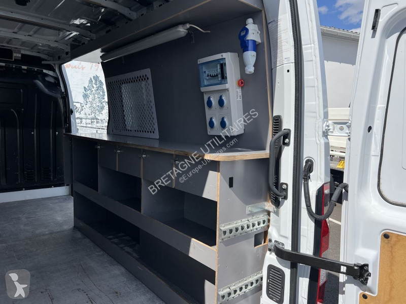 Лекотоварен автомобил Renault MASTER III FG...
