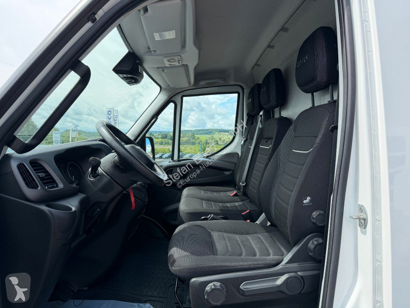 Véhicule utilitaire Iveco 35S18HA8 Kastenwagen...