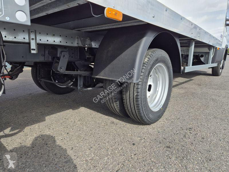 Véhicule utilitaire Iveco 35-180 HI-MATIC...