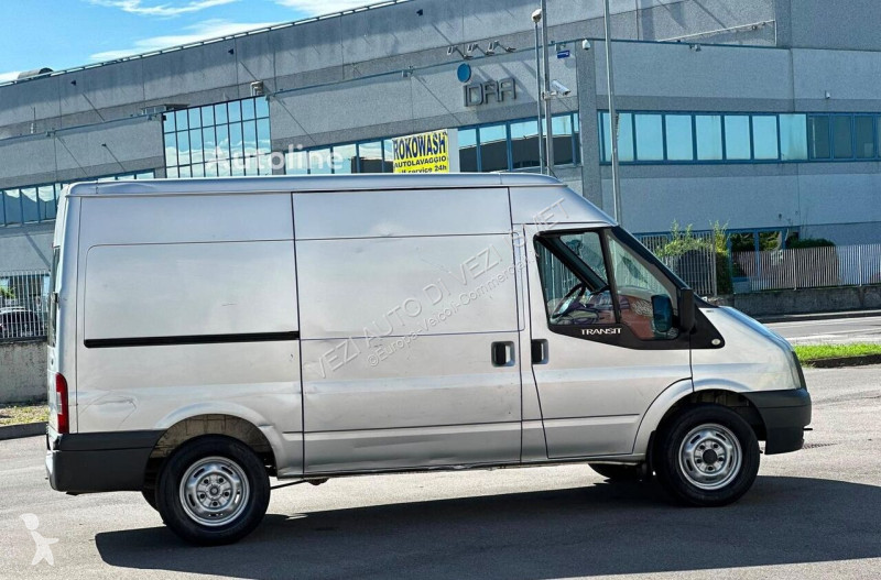 Véhicule utilitaire Ford