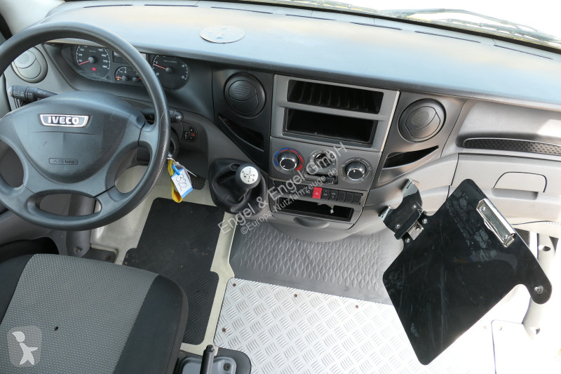 Véhicule utilitaire Iveco Daily 35 S11 C30C...