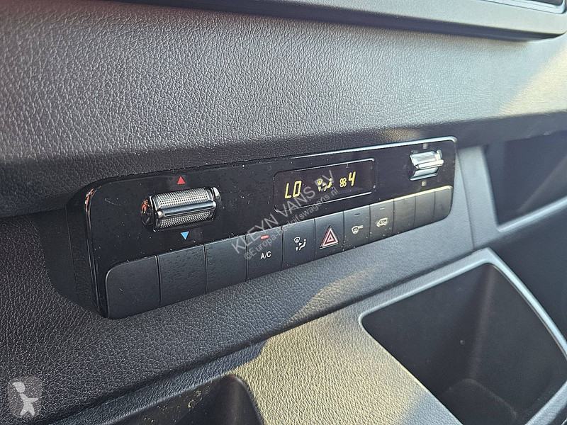 Коммерческий автомобиль Mercedes 311 ac...