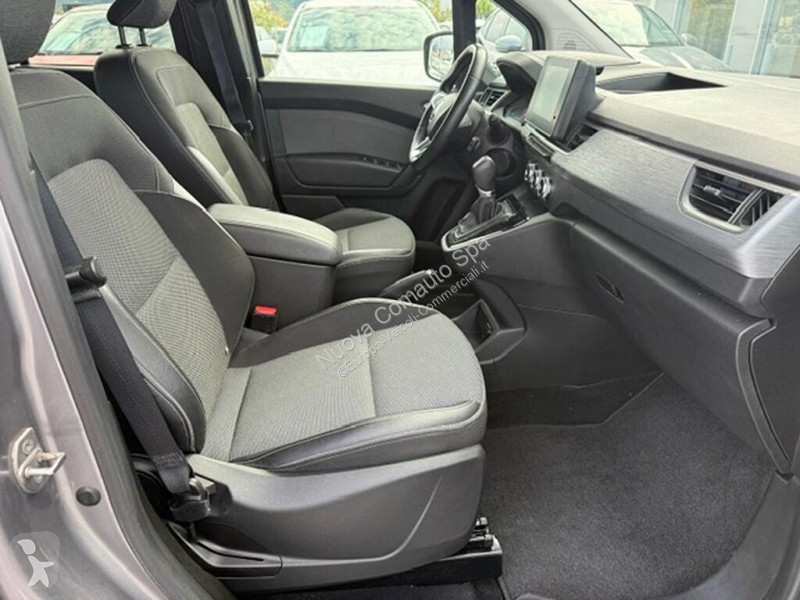 Véhicule utilitaire Renault III