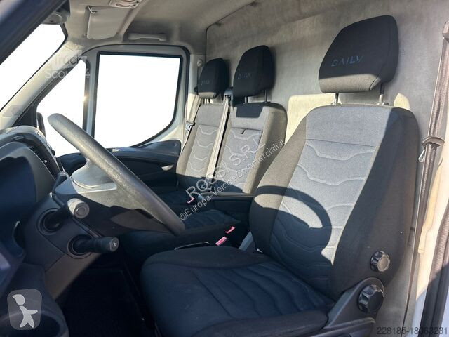 Véhicule utilitaire Iveco V - daily 35 S14 A8 V...