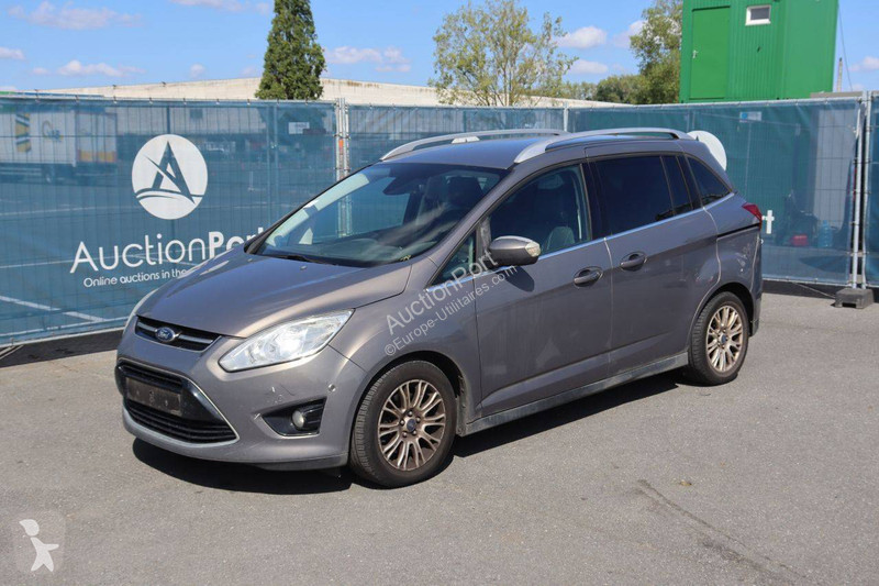 Véhicule utilitaire Ford Grand