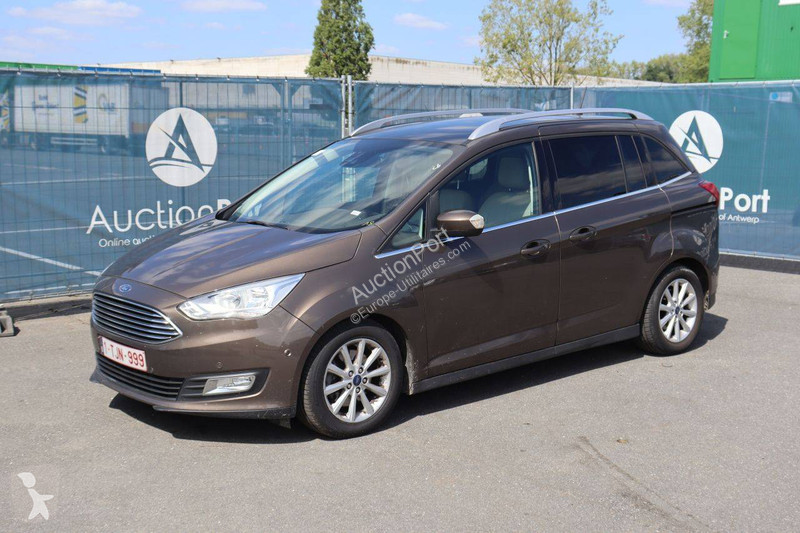 Véhicule utilitaire Ford Grand