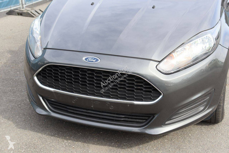 Véhicule utilitaire Ford