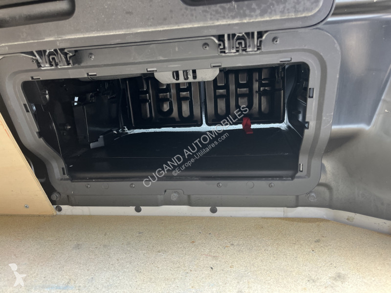 Коммерческий автомобиль Renault TRAFIC III FG...