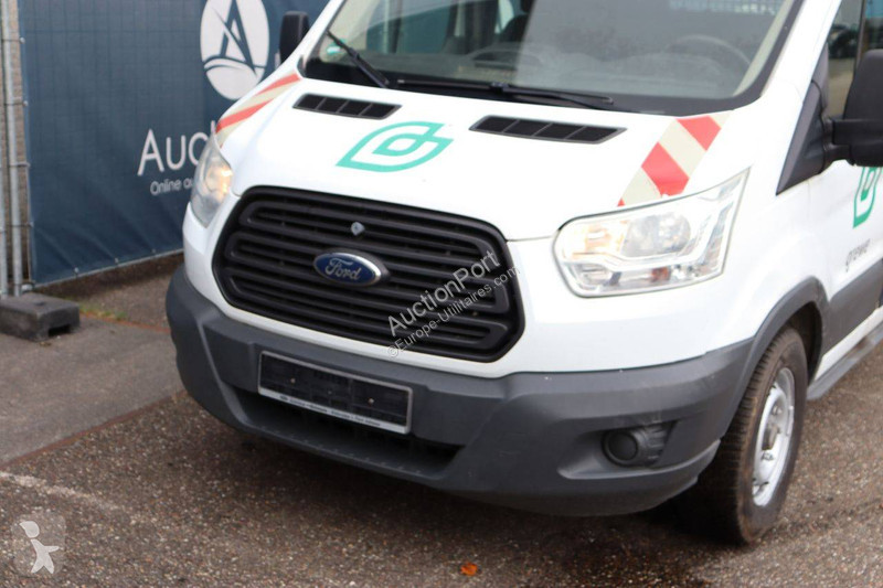 Véhicule utilitaire Ford