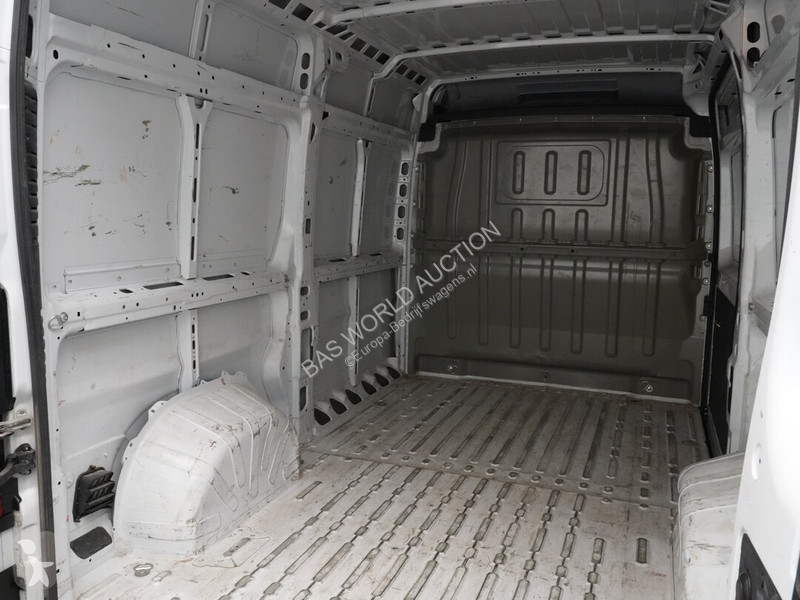 Véhicule utilitaire Peugeot 120pk