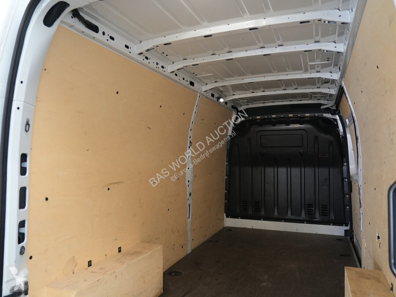 Véhicule utilitaire Renault 135PK