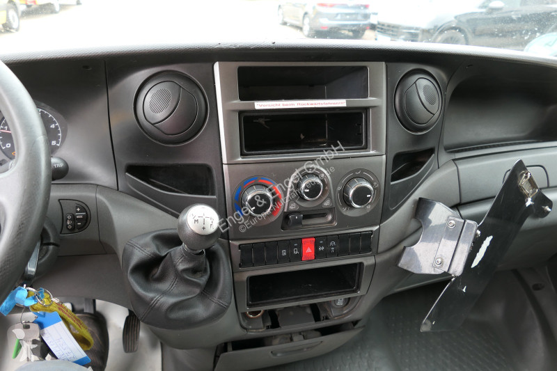 Véhicule utilitaire Iveco Daily 35 S11 C30C...