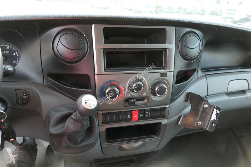 Véhicule utilitaire Iveco Daily 35 S11 C30C...