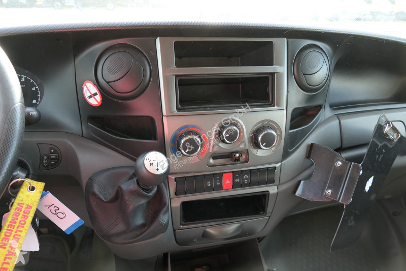 Véhicule utilitaire Iveco Daily 35 S11 C30C...