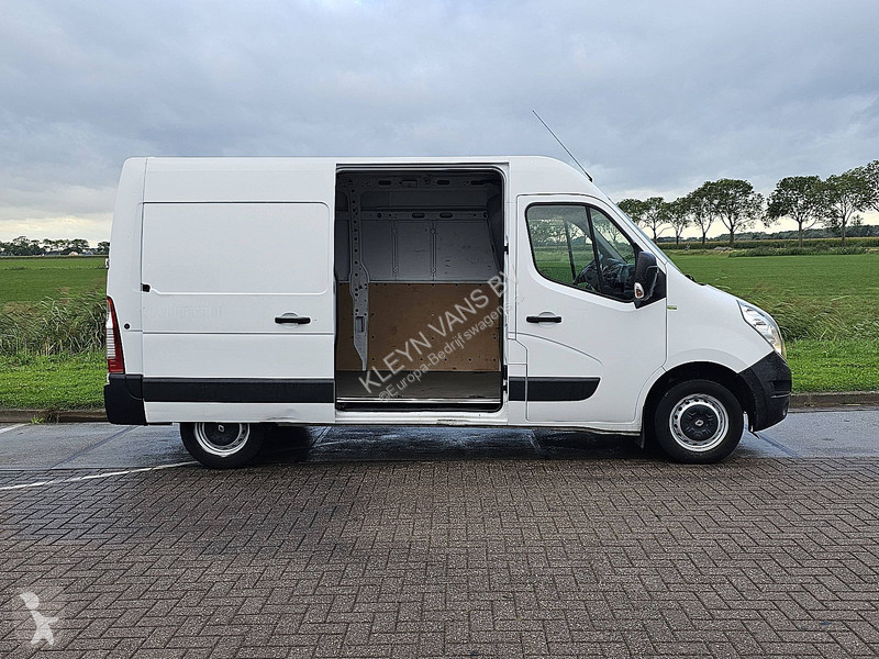Лекотоварен автомобил Renault 2.3