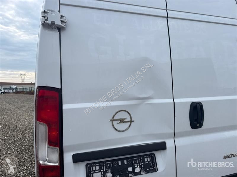 Véhicule utilitaire Opel 2.2