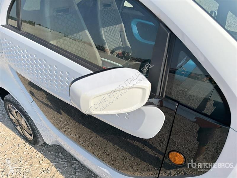 Коммерческий автомобиль  XEV Yoyo Electric...