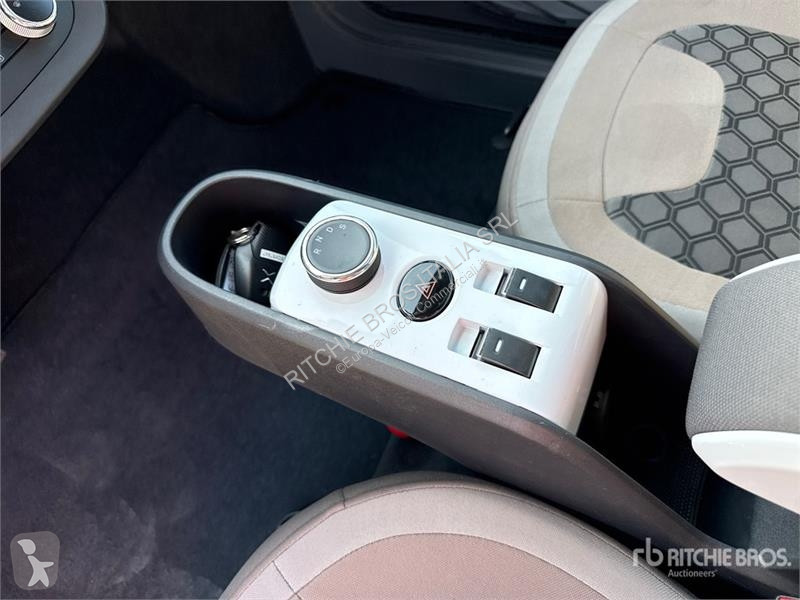 Лекотоварен автомобил  XEV Yoyo