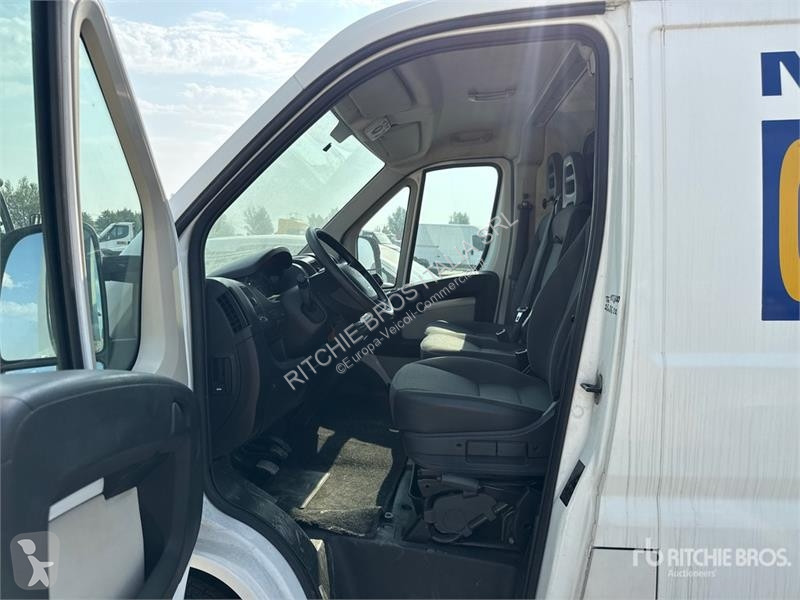 Комерційні автомобілі Peugeot Cargo Van