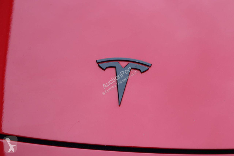 Комерційні автомобілі Tesla