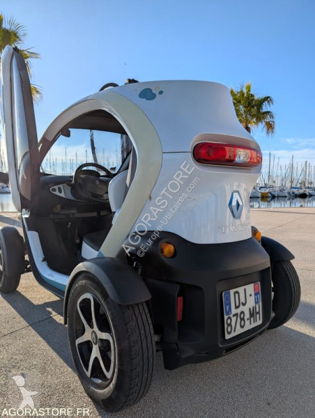 Комерційні автомобілі Renault TWIZY