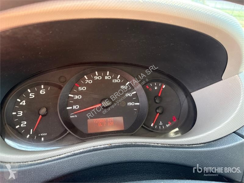 Комерційні автомобілі Renault 125DCI Cargo Van