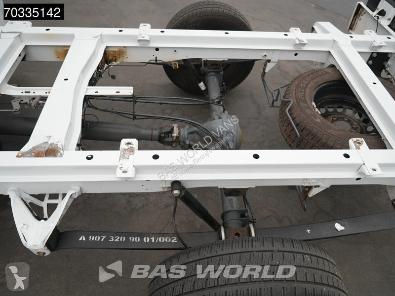 Комерційні автомобілі Mercedes 311 CDI Chassis...
