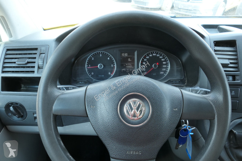Лекотоварен автомобил Volkswagen T5 Transporter...