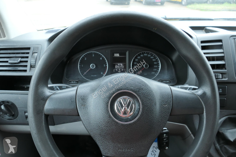 Лекотоварен автомобил Volkswagen T5 Transporter...