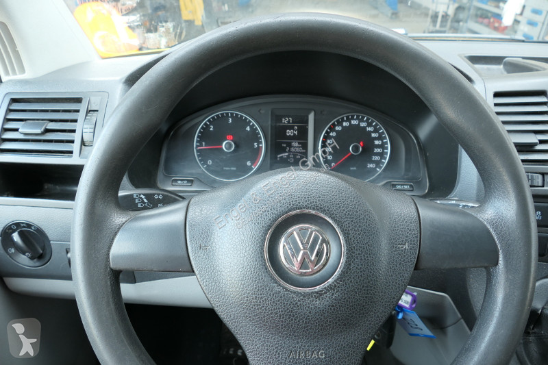 Лекотоварен автомобил Volkswagen T5 Transporter...