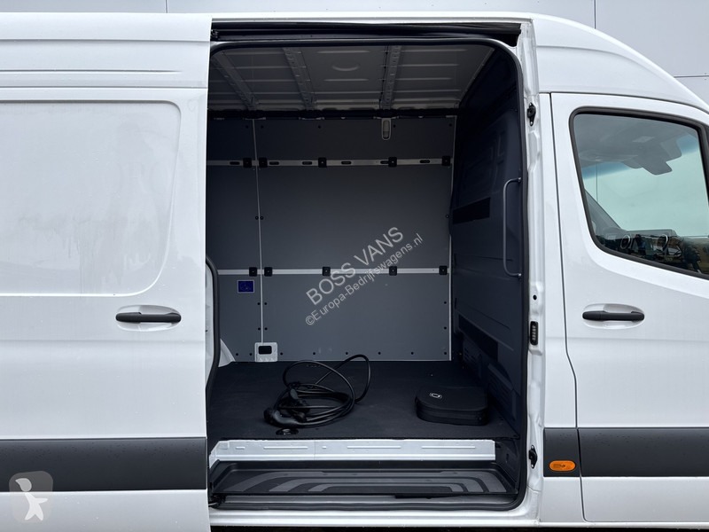 Лекотоварен автомобил Mercedes 314 Pro 81kWh...