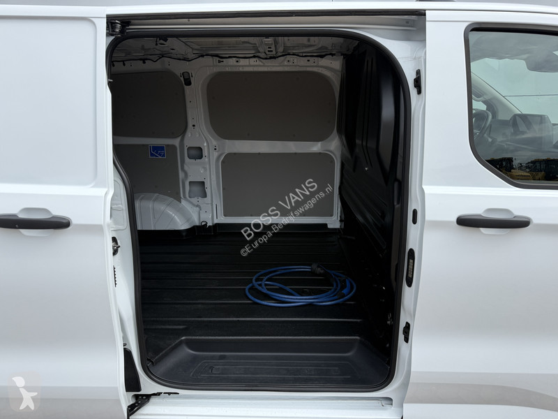 Лекотоварен автомобил Ford 71kWh 136PK...