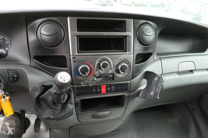Коммерческий автомобиль Iveco Daily 35 S11 C30C...