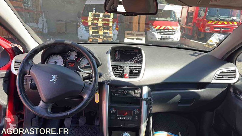 Лекотоварен автомобил Peugeot 207